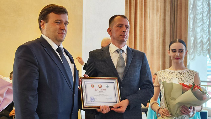 Заслуженные награды вручил первый заместитель Министра здравоохранения Юрий Горбич photo1718269436 (1).jpeg