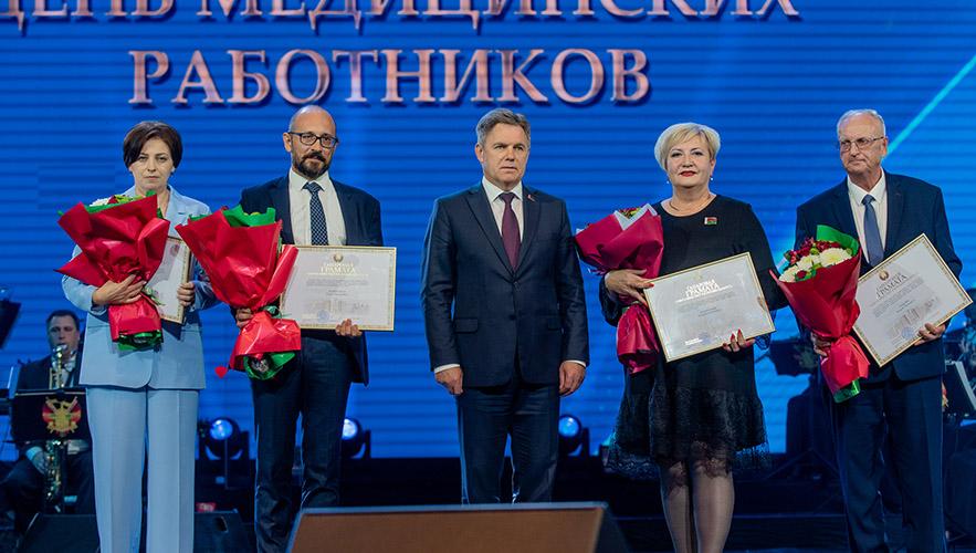 Почетные грамоты Совета Министров медработникам вручил заместитель премьер-министра Игорь Петришенко 05_ДЕНЬ_МЕДИКА-110.jpg