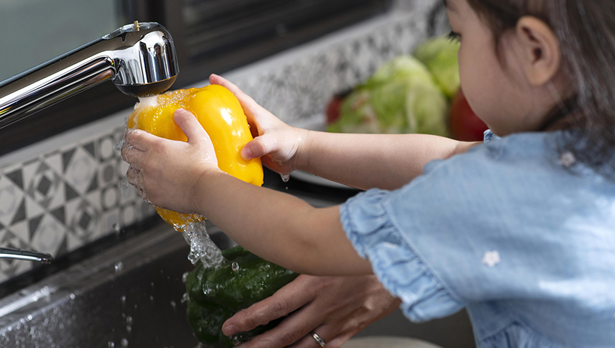 00-up-girl-washing-vegetable.jpg